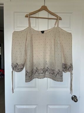 Torrid Floral Paisley Beige Cold Shoulder Shirt XL